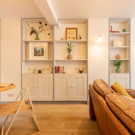 Lovely Self-Contained Basement Studio With Kitchen Londres Extérieur photo