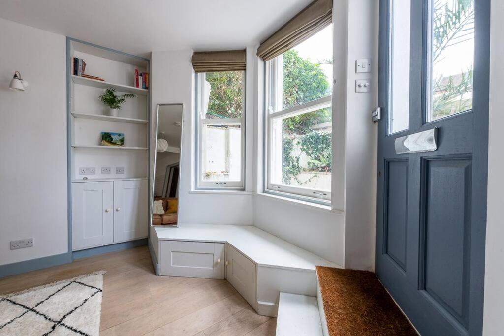 Lovely Self-Contained Basement Studio With Kitchen Londres Extérieur photo