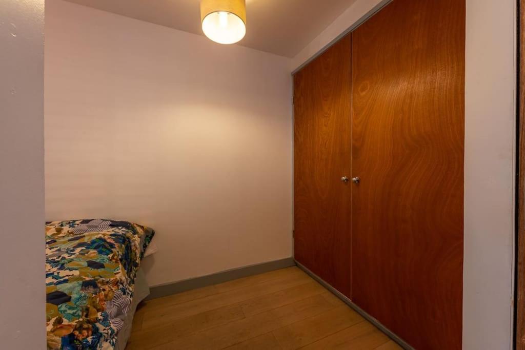 Lovely Self-Contained Basement Studio With Kitchen Londres Extérieur photo
