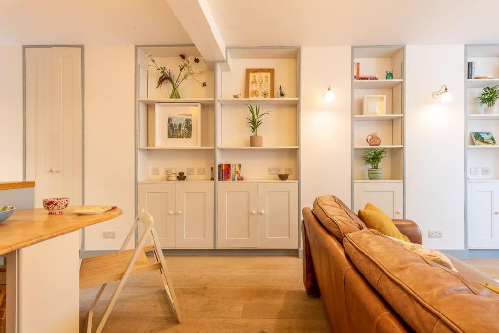 Lovely Self-Contained Basement Studio With Kitchen Londres Extérieur photo